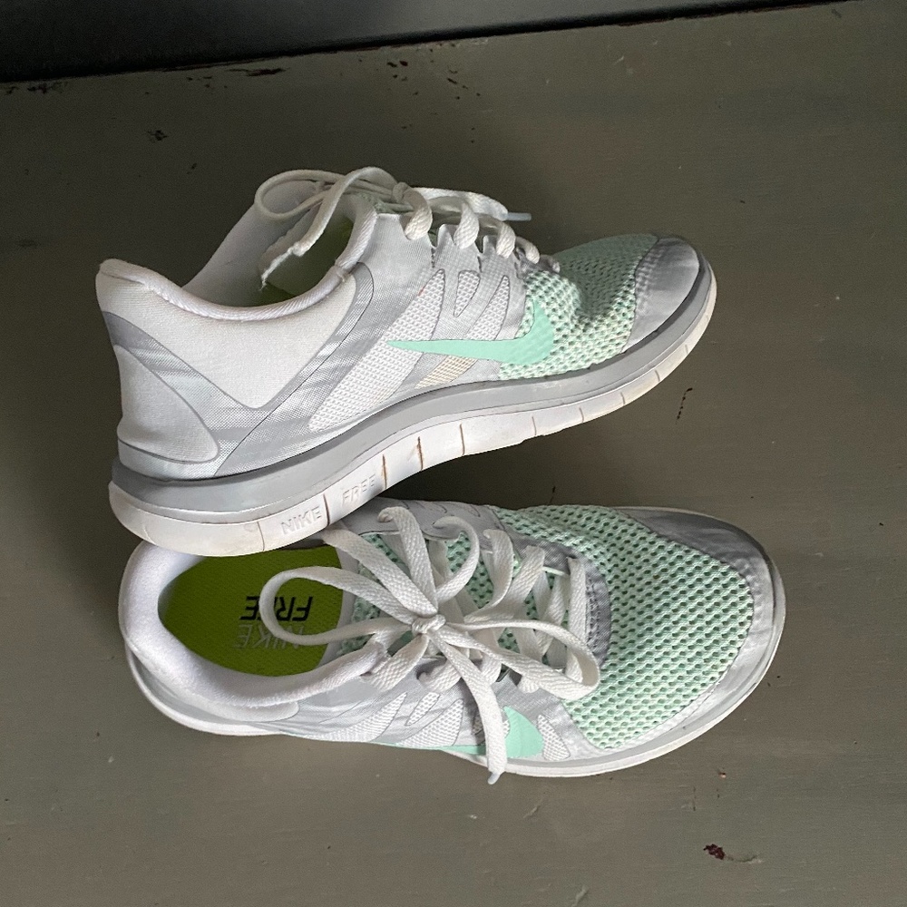 Nike running shoes - Picture 2 of 3